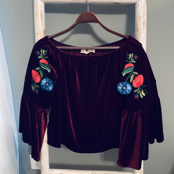 Magnolia South velvet top - Picture 1 of 3